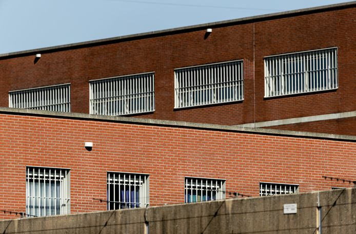 Exterieur van de gevangenis in Dordrecht, waar een aantal gedetineerden een levenslange straf uitzit.