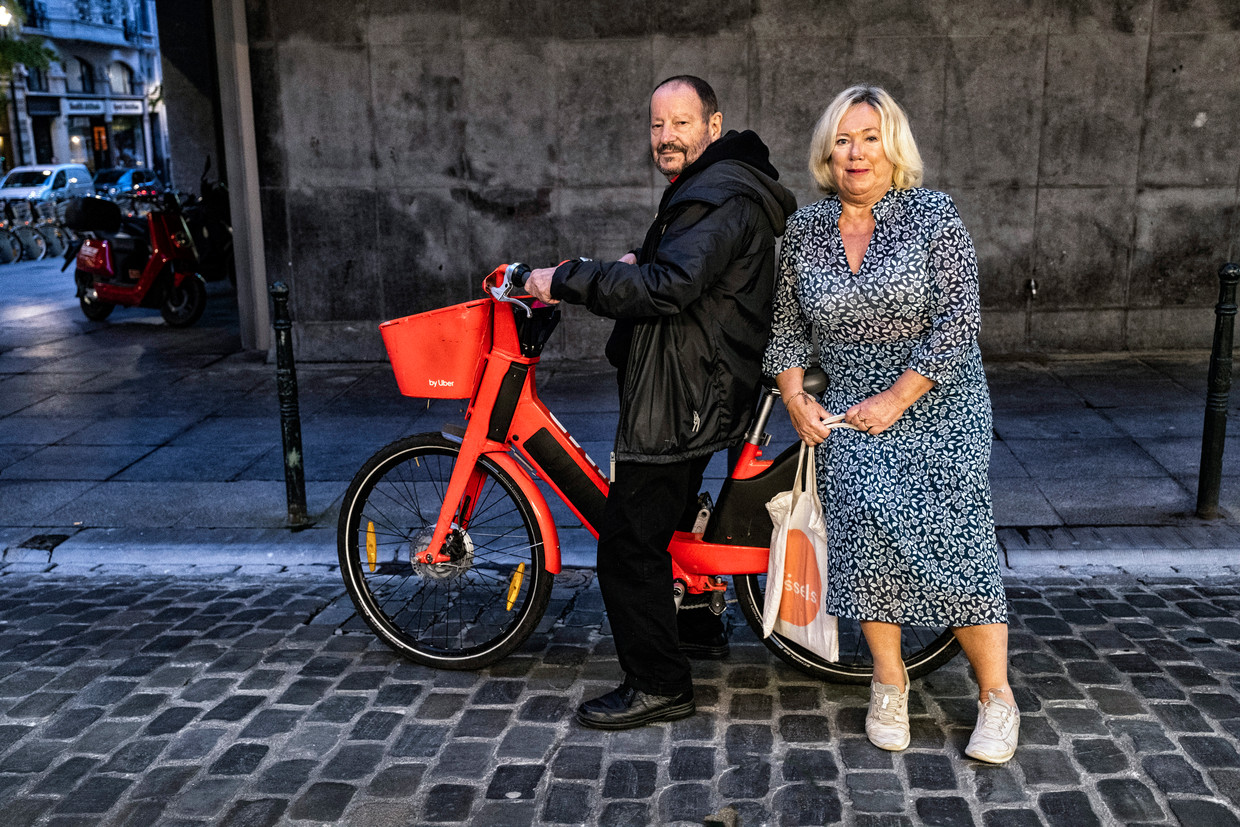 Frank en Hilde: ‘Onze situatie kan raar overkomen. Je scheidt immers niet om bij elkaar te blijven wonen.’ Beeld Tim Dirven