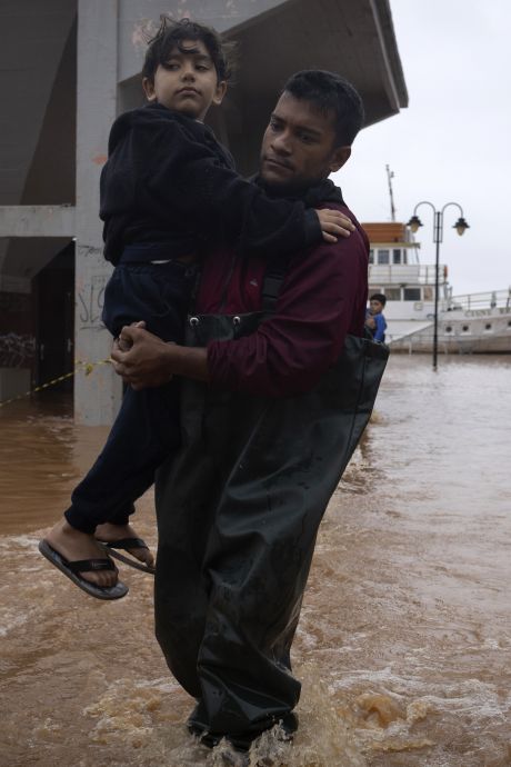 Dodental overstromingen Zuid-Brazilië stijgt naar 39, luchthaven metropool Porto Alegre gesloten