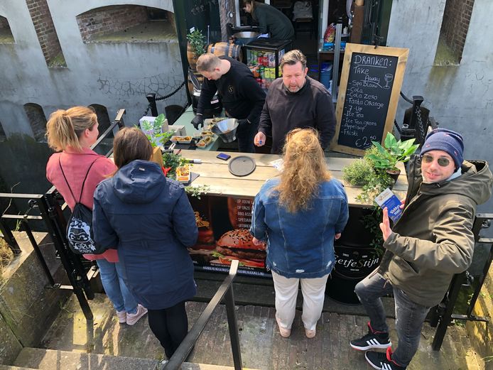 Han Berendsen van Stadsbrouwerij Dukes stond bij Wijn- en Proeflokaal La Caponnière.