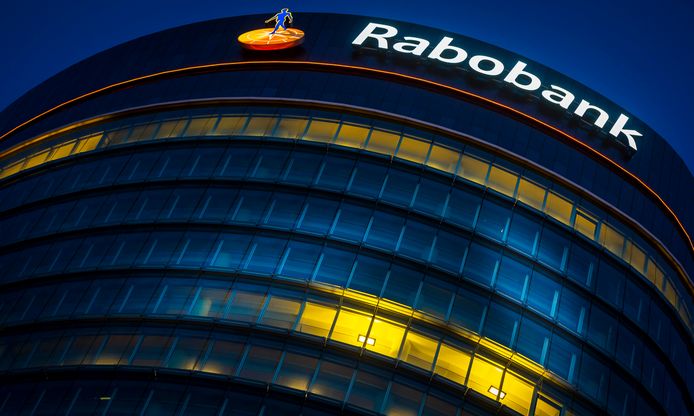 2015-04-14 20:04:08 UTRECHT - Exterieur van het hoofdkantoor van de Rabobank bij avond. ANP XTRA LEX VAN LIESHOUT