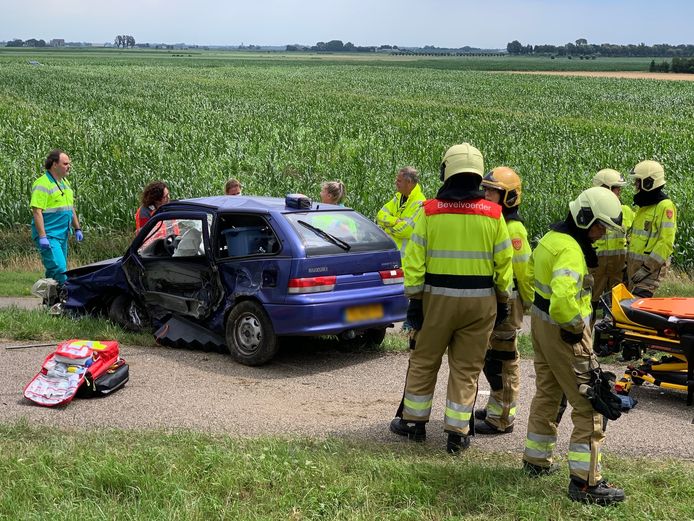 Zwaar gewonde bij frontale aanrijding Wildsedijk Maren Kessel.