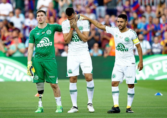 Follmann (links), Neto (midden) en Ruschel (rechts) voor de vriendschappelijke wedstrijd tussen FC Barcelona en Chapecoense in Camp Nou.