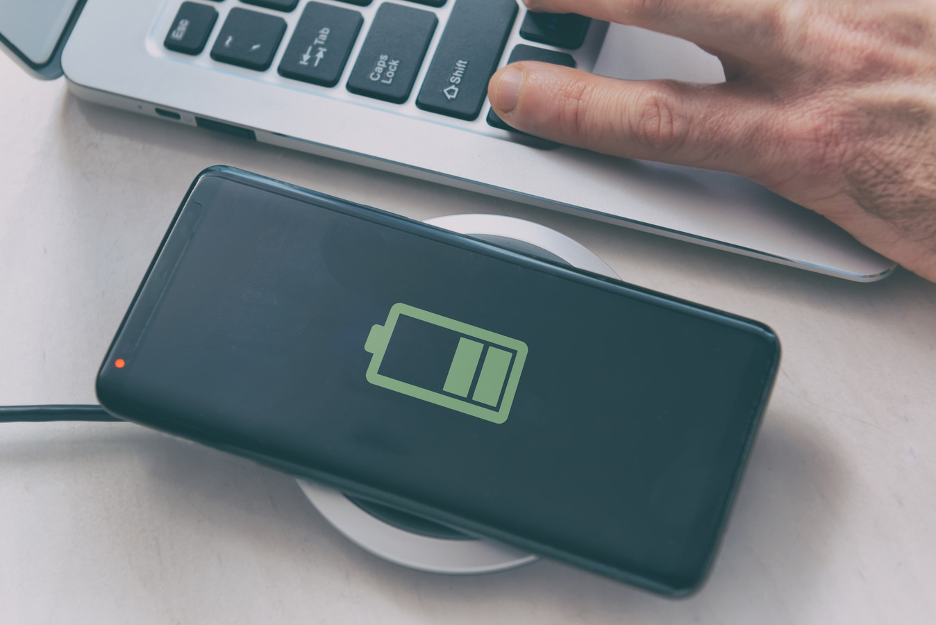 Batterij leeg? Zo laad je een smartphone sneller op Foto