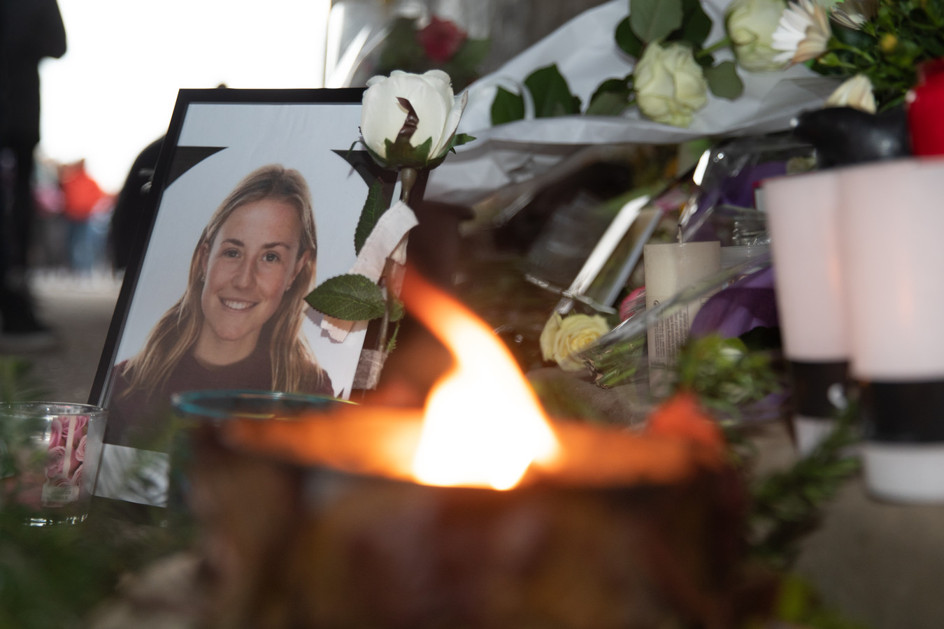 Vrienden eren vermoorde Julie Van Espen (23) met video “Je brengt nog