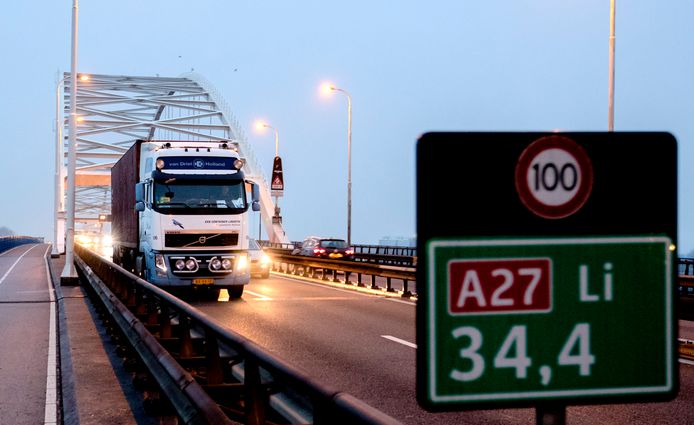 Wie over de A27 vanuit de richting Gorinchem naar Dussen wil, moet de komende week een stukje omrijden want die afrit gaat dicht.