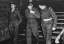 November 1944. Veldmaarschalk Bernhard Montgomery (midden) en de generaals Stanislaw Maczek (rechts) en Harry Crerar (links) verlaten de Graanbeurs in Breda.