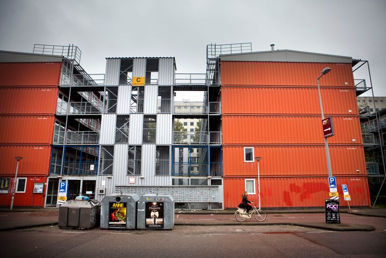 Studentenhuisvesting in containerwoningen in Amsterdam. Volgens nieuwe prognoses groeit het aantal studenten hard door, en daarmee neemt ook de kamernood toe. Beeld Maarten Hartman