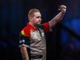 Dagwinst voor Clayton in Premier League na vroege uitschakeling Van den Bergh, Van Gerwen streng voor format: “Af en toe is er geen hol aan”