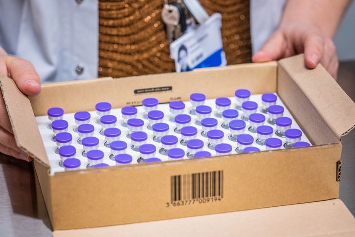 Morgen krijgen 24 UZ-personeelsleden een Pfizer-vaccin toegediend.