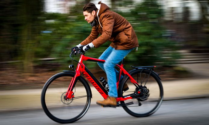 Tram Conjugeren Oh jee Zorgen over opvoeren e-bike: 'Levensgevaarlijk' | Politiek | AD.nl