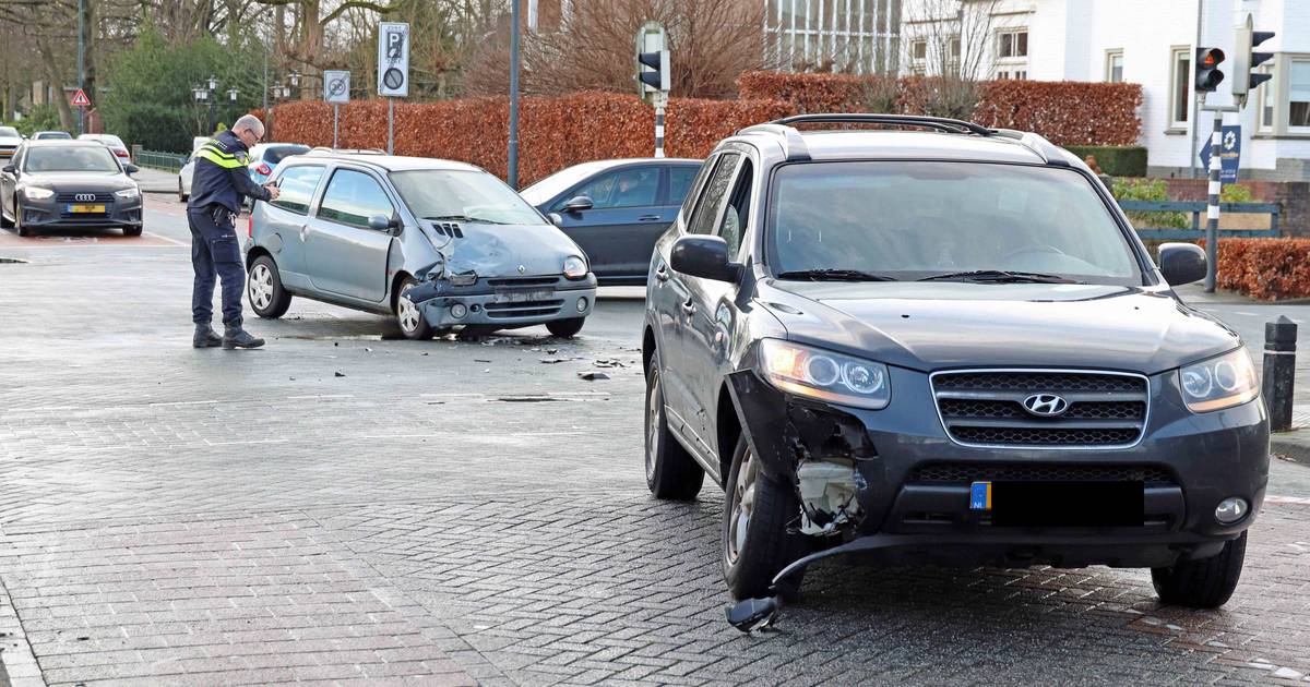 Een persoon lichtgewond bij botsing op kruising in Waalwijk.