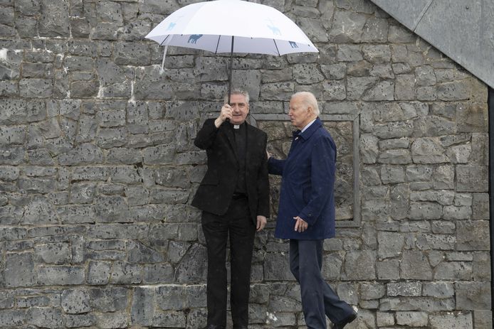 Joe Biden met priester Richard Gibbons