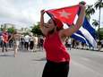 President Cuba roept aanhangers op spontane betogingen neer te slaan