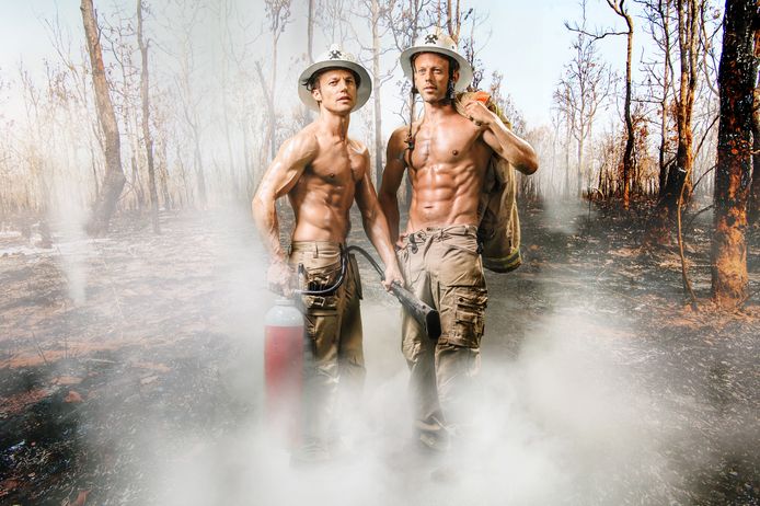 Staf en Mathias poseerden ook als brandweerlui voor hun kalender.