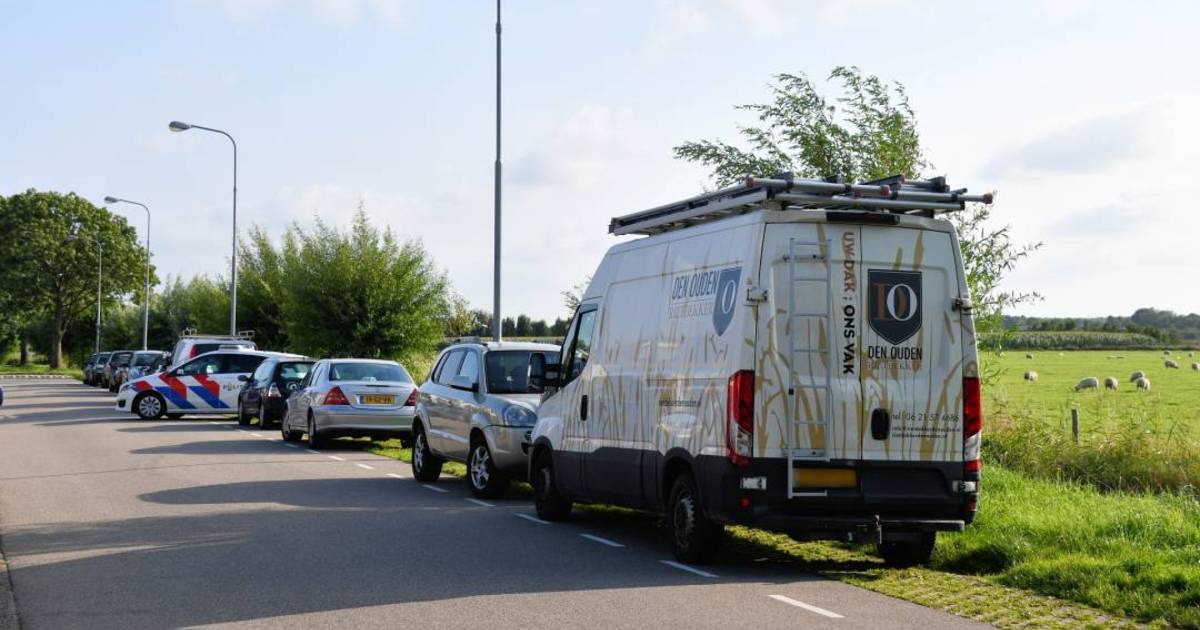 Fietser met spoed naar ziekenhuis na botsing.