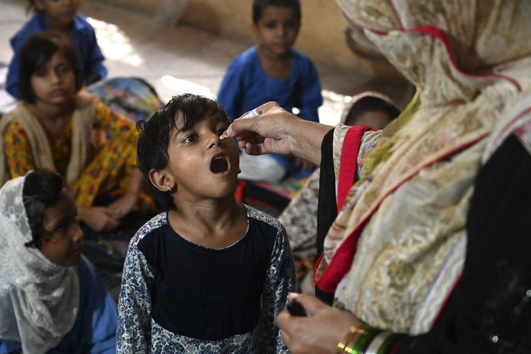 Polio vaccinations in Lahore, Pakistan, late August.  ANP / AFP image
