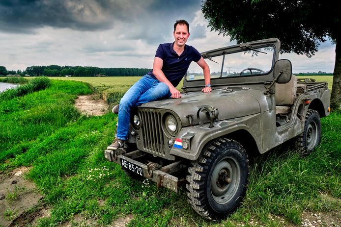 fee Auto Danser De Jeep van Floris (40) reed in het leger: 'Met snorkel kan-ie onderwater,  maar dat durf ik niet aan' | Auto | AD.nl