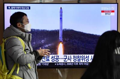 Pendant que le monde célèbre la nouvelle année, la Corée du Nord tire un missile balistique