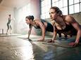‘Ladies-only gyms’ trekken steeds meer volk. “We trainen absoluut niet alleen met lichte gewichten”	