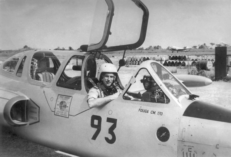 Jan van Risseghem in de Fouga 93 van de Katangese luchtmacht. Beeld RV