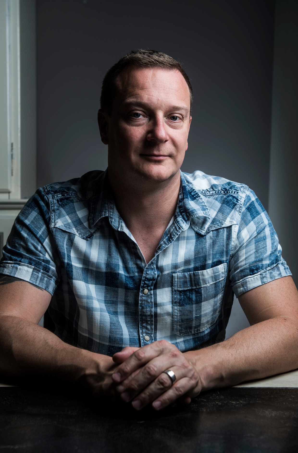 Bart De Bie: 'Ik was zelf een snotneus toen ik begon. Met wat levenservaring kun je situaties beter ontmijnen zonder geweld.' Beeld Karel Duerinckx