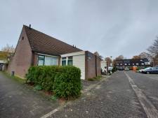 Ton ligt al dagen dood op bed als timmerman Martin alarm slaat: ‘Door de brievenbus zag ik vliegen’