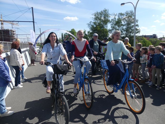 De Jacques Roggebrug werd in gebruik genomen.