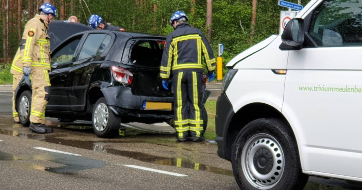 Vrouw gewond bij kop-staartbotsing in Bornerbroek.