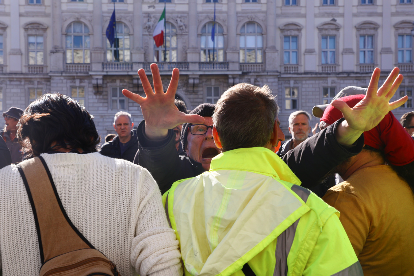 Demonstranten tegen het Italiaanse coronabeleid.