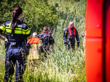 Alarm om achtergelaten schepnet aan de slootkant, maar vissend jongetje deed gewoon een boodschap
