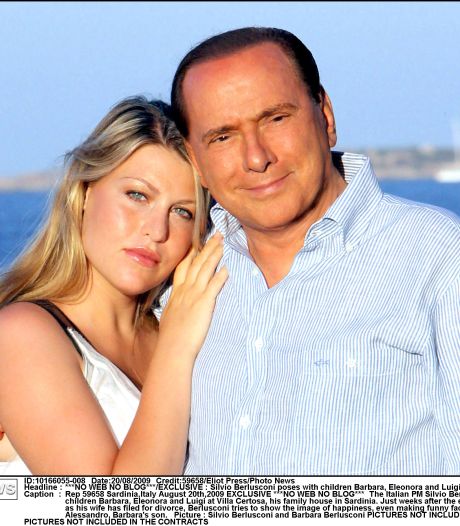Pato ne lâche plus la fille de Berlusconi