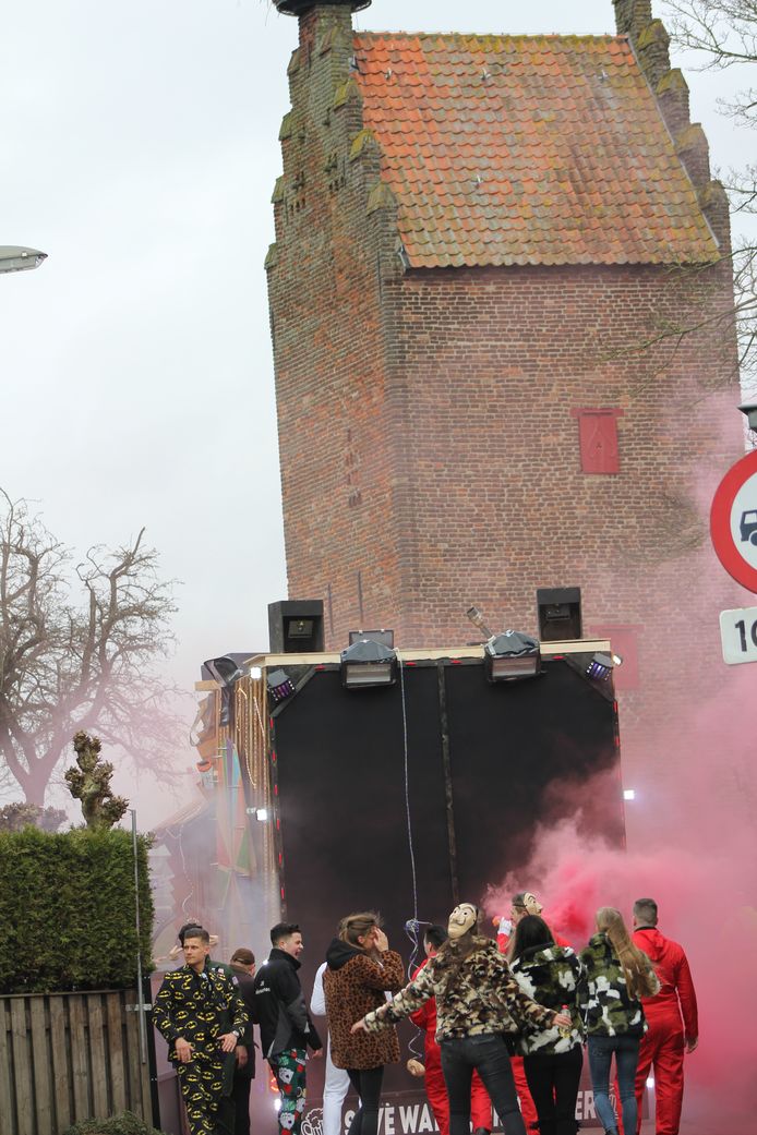 De Gevangentoren trilt op zijn grondvesten, hopelijk geen beschadigingen.
