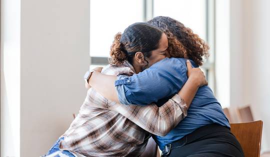 ‘Je stapt er niet uit net nu ik gelukkig ben, zei ik boos’: plots ontdekte Marloes dat er ook iets anders bestaat dan moederliefde