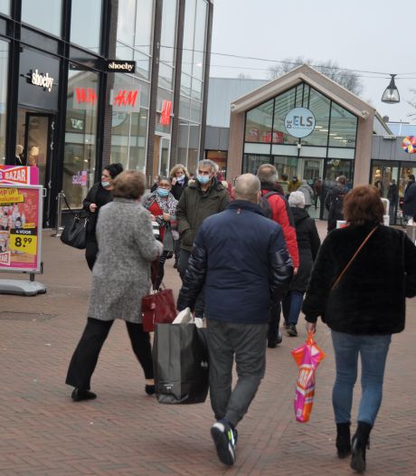 Shoppen kan weer, en dus is het druk in het centrum van Waalwijk en Waspik: ‘Blij dat we weer mogen’