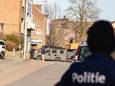 De man verschanste zich al een hele dag in het appartementsgebouw met balkon rechts in beeld. De speciale eenheden maakten uiteindelijk rond 17 uur een einde aan de fort chabrol.