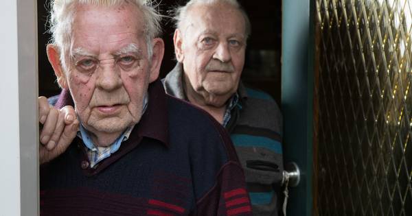 Dakloze (29) opgepakt voor brute overval op bejaarde broers - AD.nl