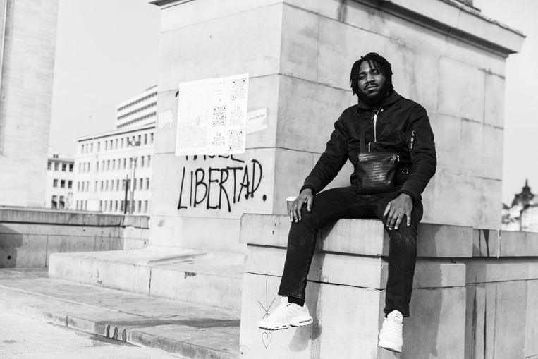 Don Moussa Pandzou in het centrum van Brussel. Beeld Sander de Wilde