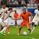 Bij Louis van Gaal draait alles om het team, dus is het welkom Simons en vaarwel Cillessen