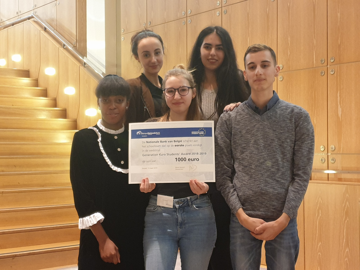 Daniyela Ekmen, Ellen van Hove, Kostas Coutsoubas, Laurie Obiango en Zaynab Oulad Ali  van BimSem in Mechelen wonnen de Generation Euro Students Award