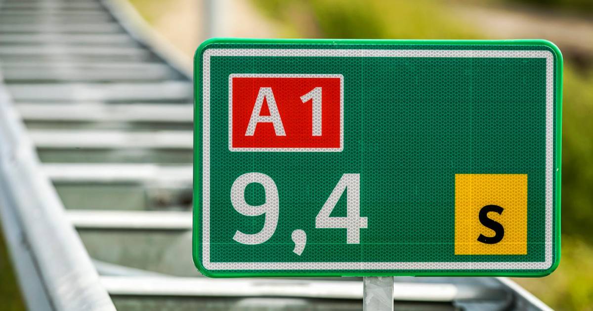 Rijbaan op A1 bij Markelo dicht na ongeval, file loopt op.