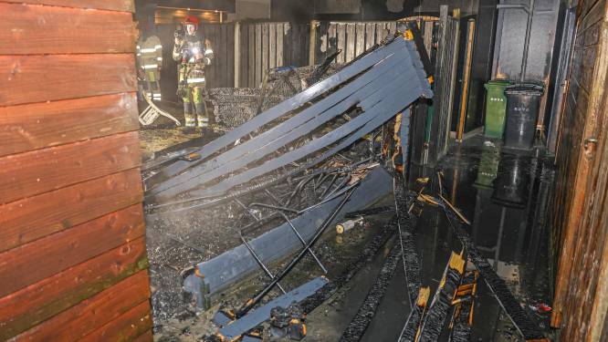 Schuur op Urk verwoest na drie branden in een week tijd: politie vermoedt brandstichting