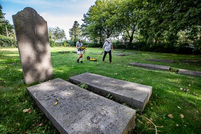 De Joodse begraafplaats aan de Opstalweg in Naaldwijk.