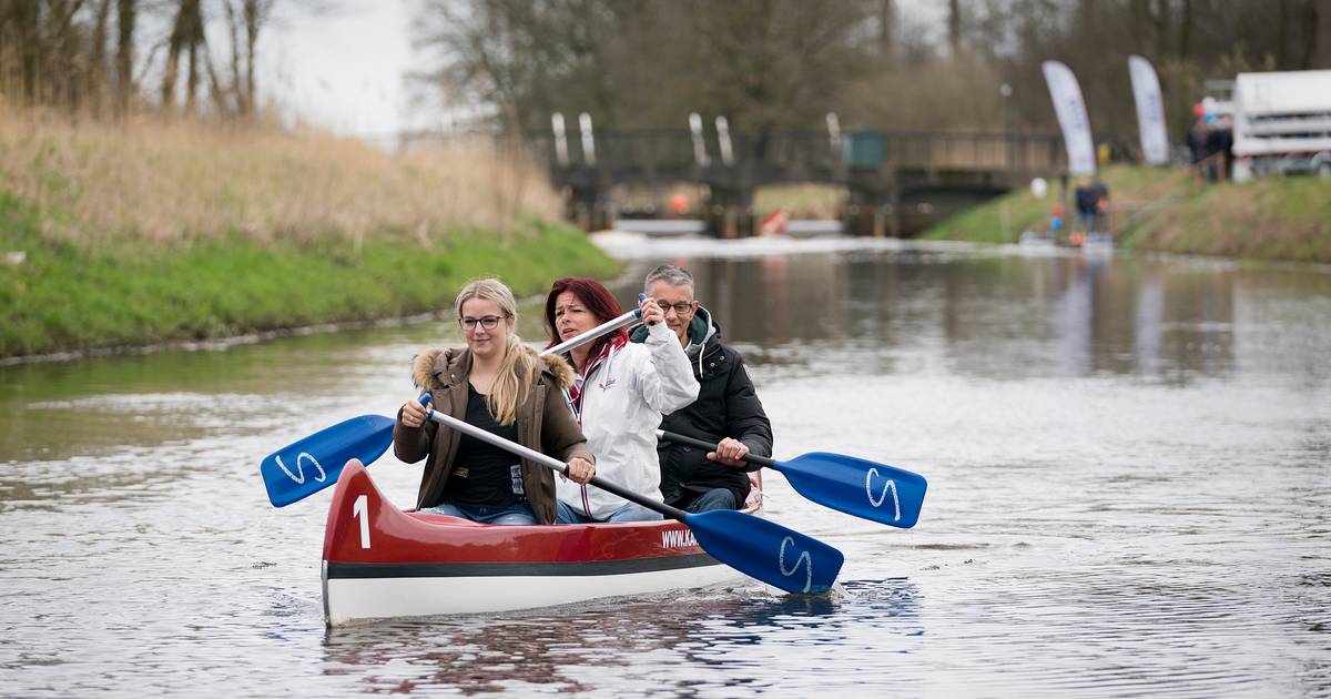 Kanoën door het het Aadal tussen