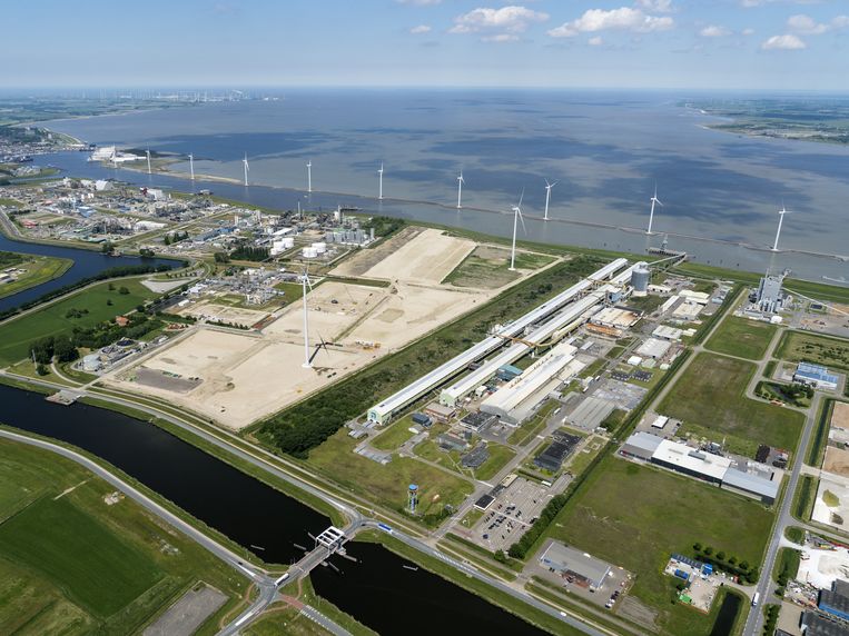 Aluminiumsmelterij Aldel sloot in 2022 vanwege de hoge energieprijzen. De grond waar de fabriek op was gevestigd, is nu overgekocht door Giga Storage. Beeld ANP