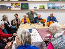 Het loopt storm bij deze ‘spil van de Huissense samenleving’: ‘Krijg er een heel warm gevoel van’ 