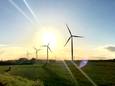De vier windmolens langs de A15 van Windpark Nijmegen.