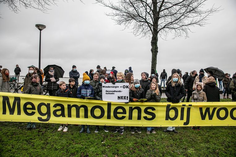 Protest tegen de komst van windmolens bij IJburg.  Beeld Amaury Miller
