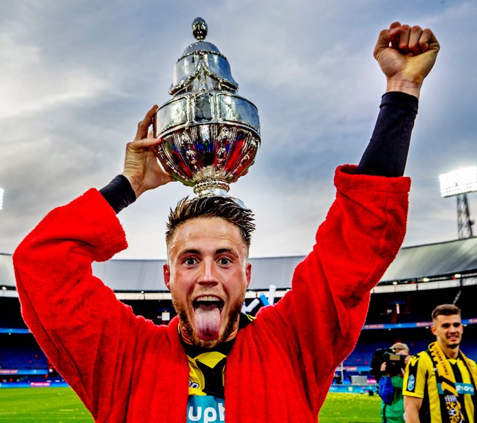 hoofdpijn Misverstand Pa Bekerfinale Vitesse: De bekoringen van de 'Dennenappel' | Bekerfinale 2021  | gelderlander.nl