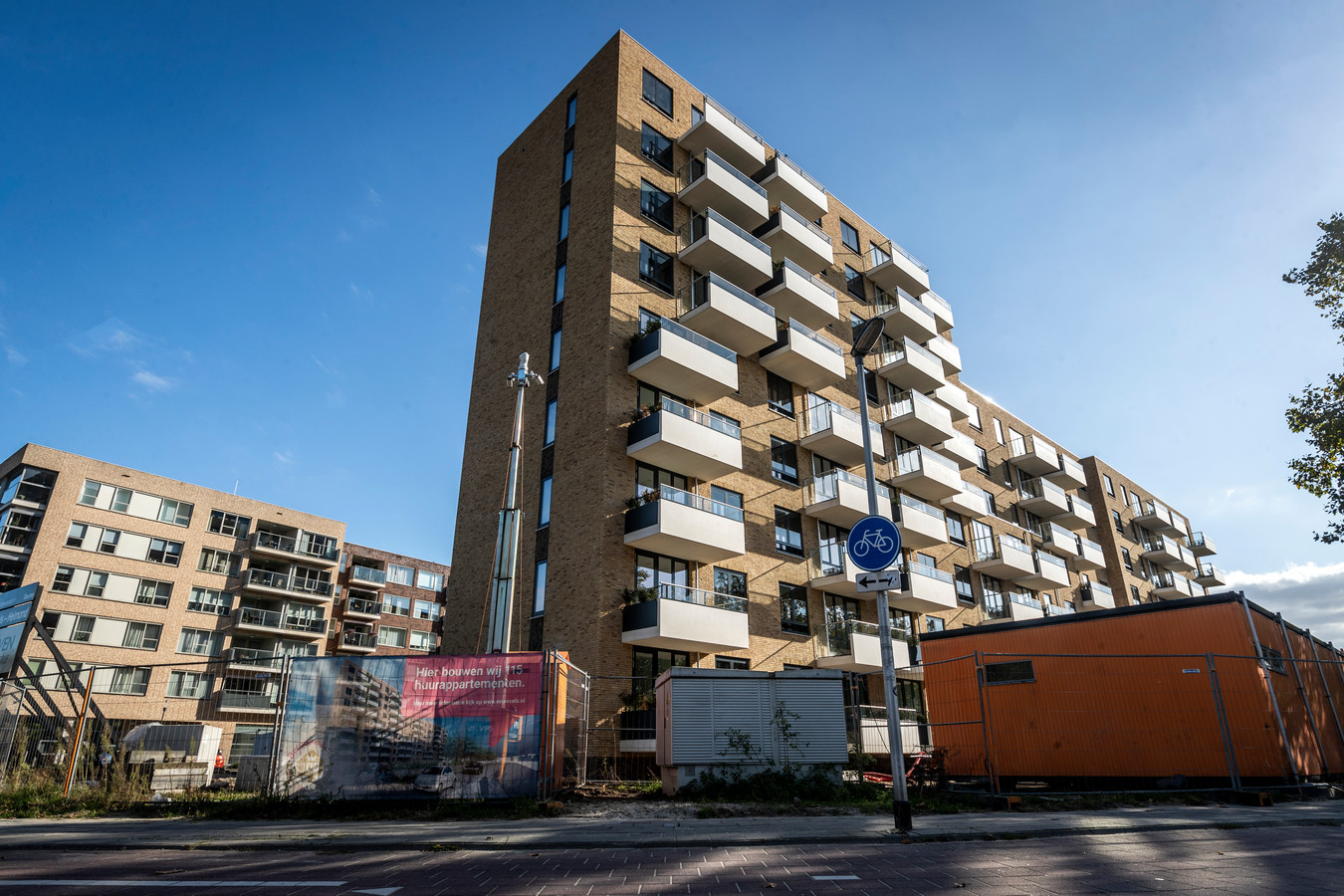 Het nieuwe appartementencomplex op de hoek van de Nachtegaallaan en het Nieuwveld.